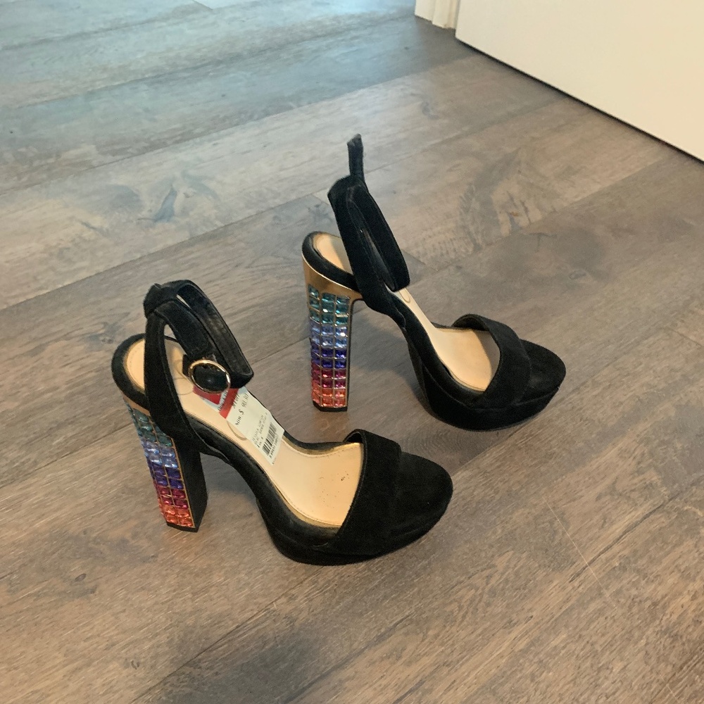 Beautiful shoes looks so classy